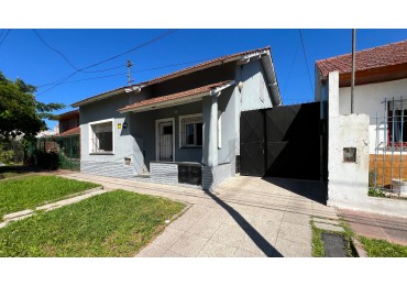 SE VENDE (RETASADA!) CASA + CHALET + TALLER + GARAJES. MUY BUEN ESTADO! BOLIVAR 7700. MAR DEL PLATA