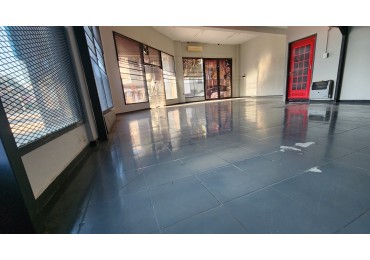 SE ALQUILA LOCAL 180 m2  EN ZONA TEXTIL FLORES CON COCHERA. CABA